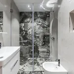 Apartament The Seaview Jacuzzi By Ps Golem (Tirana)