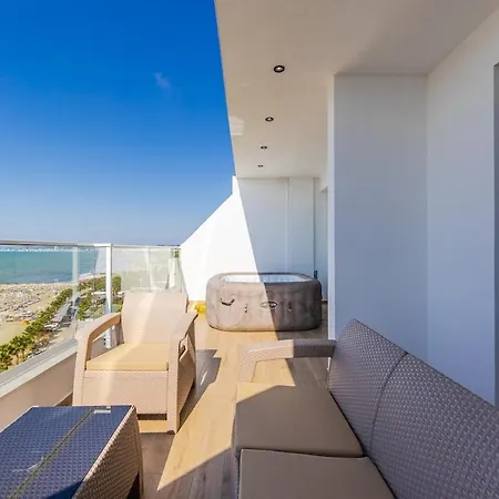 The Seaview Jacuzzi By Ps