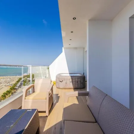 The Seaview Jacuzzi By Ps Apartament Golem (Tirana)