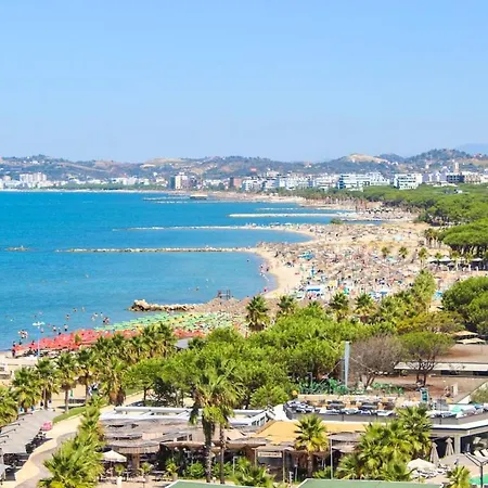 The Seaview Jacuzzi By Ps * Golem (Tirana)