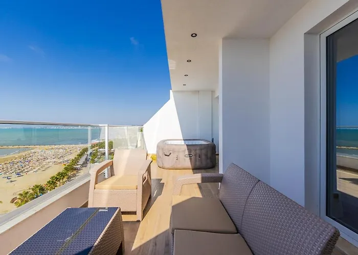 The Seaview Jacuzzi By Ps