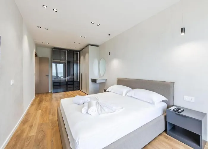 The Seaview Jacuzzi By Ps * Golem (Tirana)