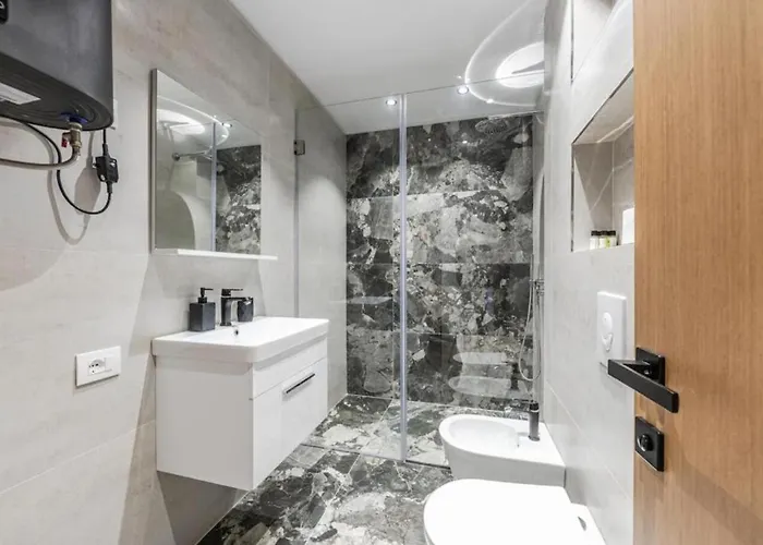 The Seaview Jacuzzi By Ps * Golem (Tirana)