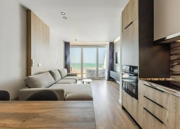 The Seaview Jacuzzi By Ps * Golem (Tirana)